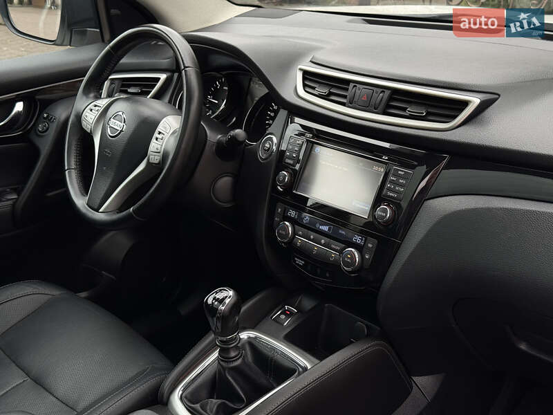 Позашляховик / Кросовер Nissan Qashqai 2015 в Стрию