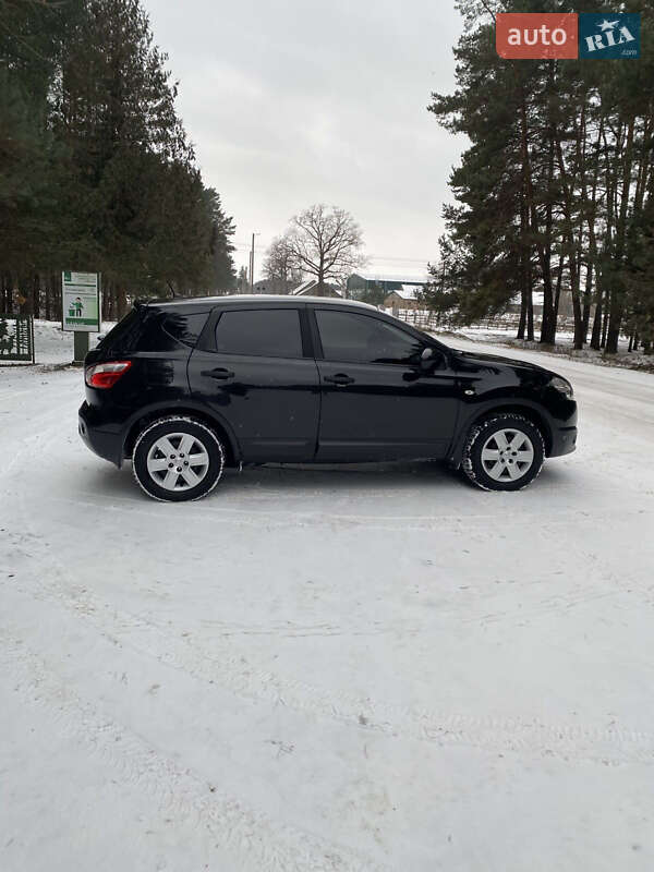 Внедорожник / Кроссовер Nissan Qashqai 2010 в Дубно