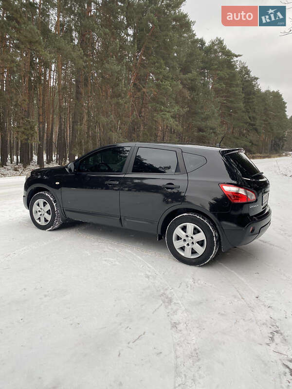 Внедорожник / Кроссовер Nissan Qashqai 2010 в Дубно