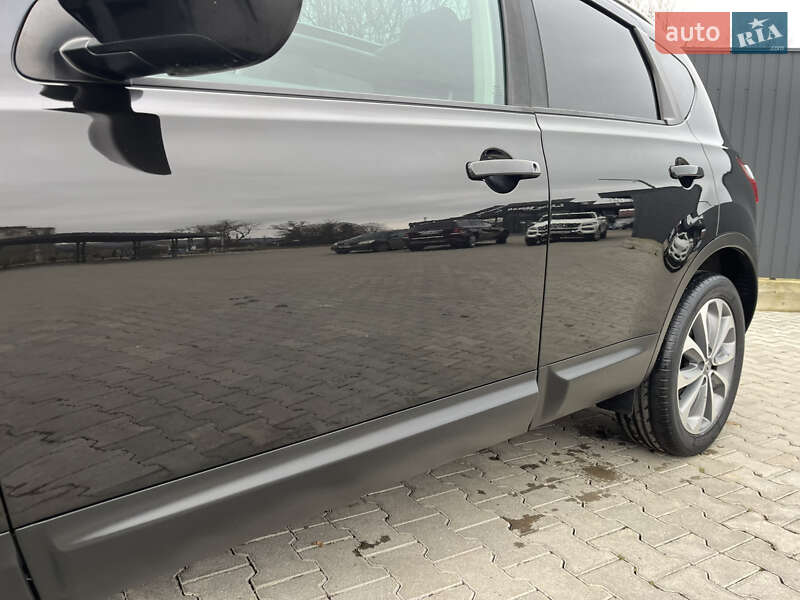 Внедорожник / Кроссовер Nissan Qashqai 2011 в Черновцах