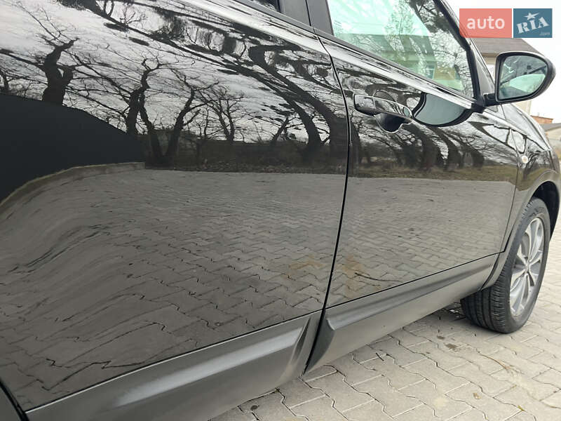 Внедорожник / Кроссовер Nissan Qashqai 2011 в Черновцах