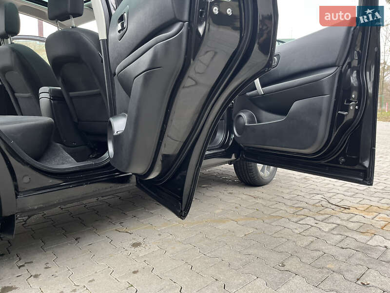 Внедорожник / Кроссовер Nissan Qashqai 2011 в Черновцах