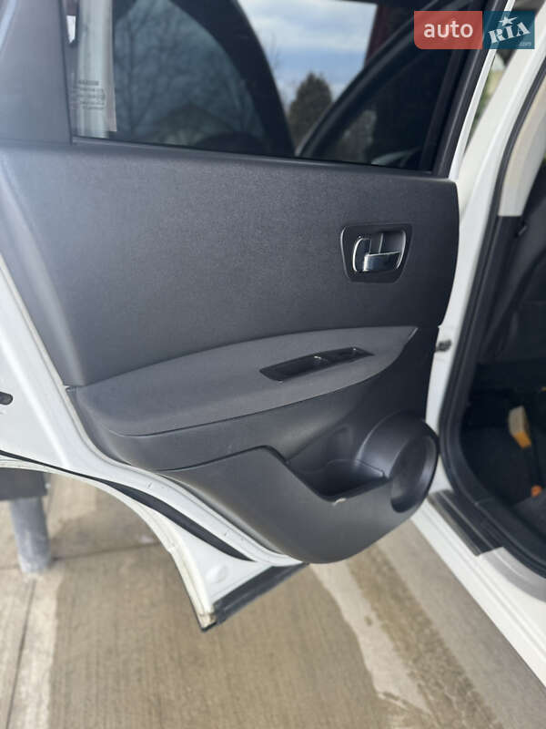 Внедорожник / Кроссовер Nissan Qashqai 2011 в Стрые