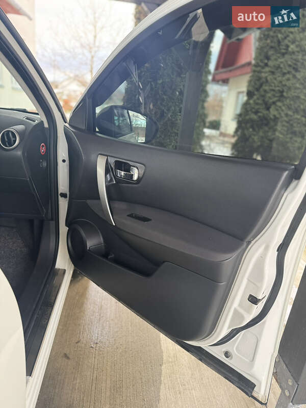 Внедорожник / Кроссовер Nissan Qashqai 2011 в Стрые