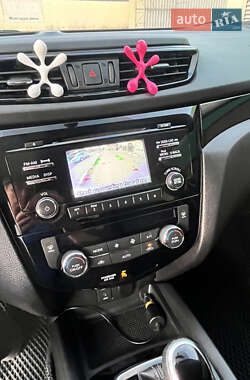 Внедорожник / Кроссовер Nissan Rogue Sport 2017 в 