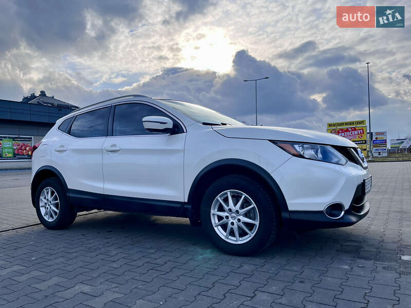 Внедорожник / Кроссовер Nissan Rogue Sport 2017 в Тернополе