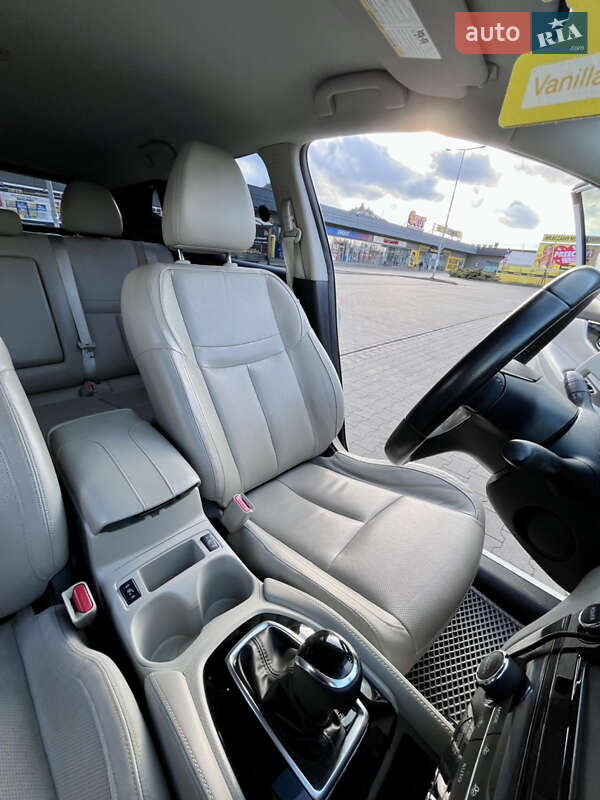 Внедорожник / Кроссовер Nissan Rogue Sport 2017 в Тернополе