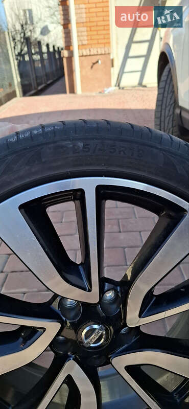 Внедорожник / Кроссовер Nissan Rogue Sport 2017 в Хмельницком