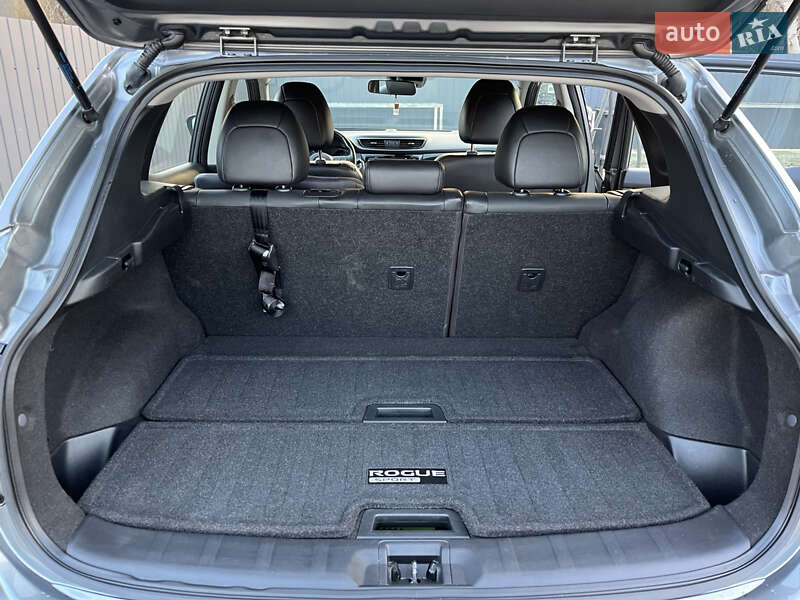 Внедорожник / Кроссовер Nissan Rogue Sport 2018 в Ивано-Франковске