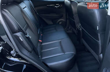Позашляховик / Кросовер Nissan Rogue Sport 2022 в 