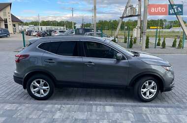 Позашляховик / Кросовер Nissan Rogue Sport 2020 в 
