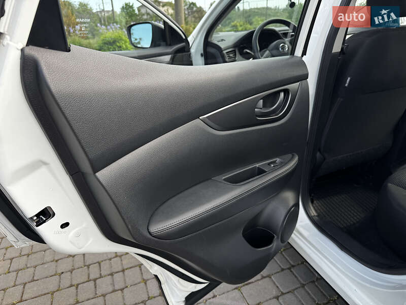 Внедорожник / Кроссовер Nissan Rogue Sport 2017 в Одессе