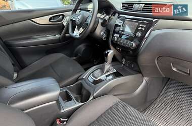 Позашляховик / Кросовер Nissan Rogue Sport 2018 в 