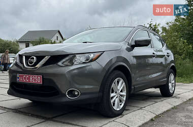 Внедорожник / Кроссовер Nissan Rogue Sport 2017 в 