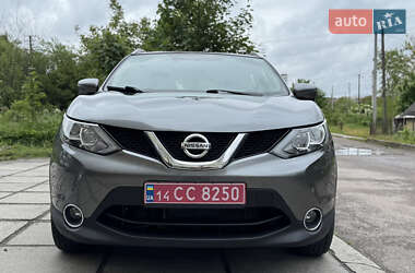 Внедорожник / Кроссовер Nissan Rogue Sport 2017 в 