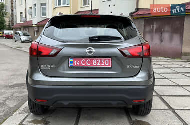 Внедорожник / Кроссовер Nissan Rogue Sport 2017 в 