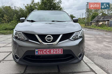 Внедорожник / Кроссовер Nissan Rogue Sport 2017 в 