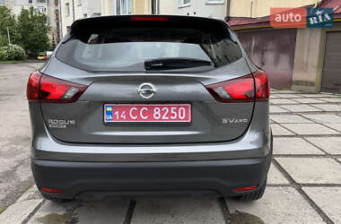 Внедорожник / Кроссовер Nissan Rogue Sport 2017 в 