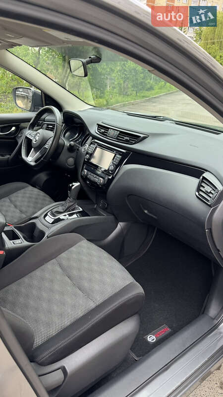 Внедорожник / Кроссовер Nissan Rogue Sport 2017 в Львове