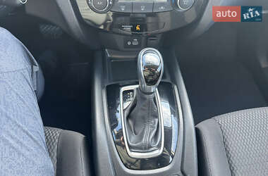 Внедорожник / Кроссовер Nissan Rogue Sport 2019 в 