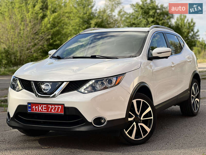 Внедорожник / Кроссовер Nissan Rogue Sport 2017 в 