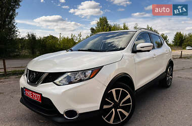 Внедорожник / Кроссовер Nissan Rogue Sport 2017 в 