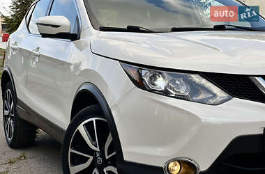Внедорожник / Кроссовер Nissan Rogue Sport 2017 в 