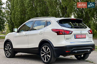 Внедорожник / Кроссовер Nissan Rogue Sport 2017 в 