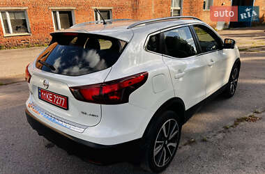 Внедорожник / Кроссовер Nissan Rogue Sport 2017 в 