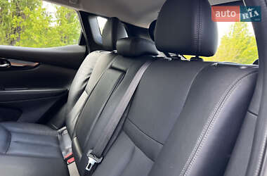 Внедорожник / Кроссовер Nissan Rogue Sport 2017 в 