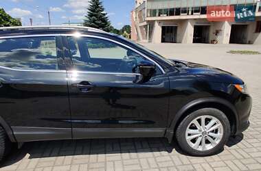 Внедорожник / Кроссовер Nissan Rogue Sport 2018 в 