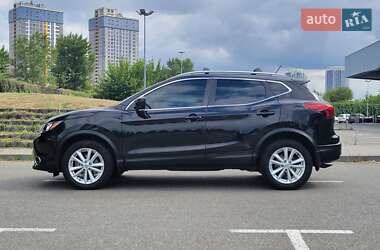 Внедорожник / Кроссовер Nissan Rogue Sport 2017 в 