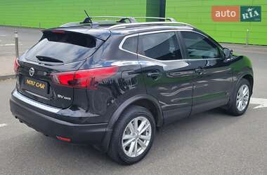 Внедорожник / Кроссовер Nissan Rogue Sport 2017 в 