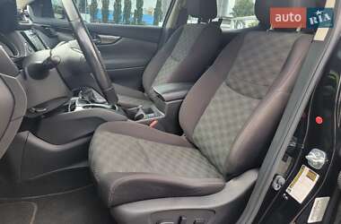 Внедорожник / Кроссовер Nissan Rogue Sport 2017 в 