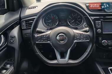 Внедорожник / Кроссовер Nissan Rogue Sport 2017 в 