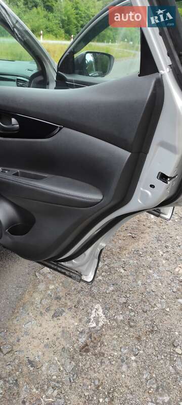 Внедорожник / Кроссовер Nissan Rogue Sport 2017 в Нетешине