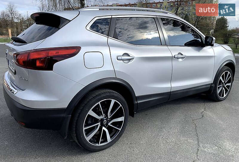 Внедорожник / Кроссовер Nissan Rogue Sport 2017 в Киеве