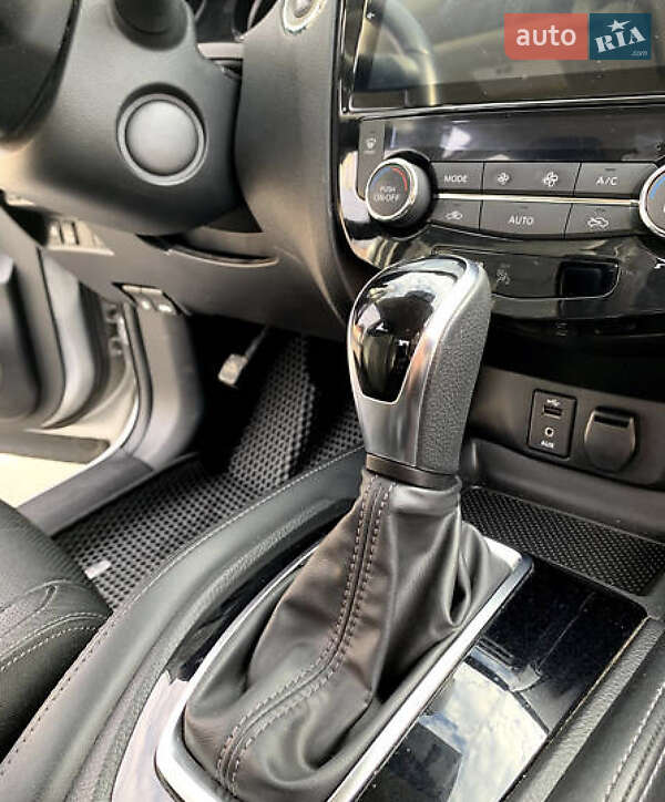 Внедорожник / Кроссовер Nissan Rogue Sport 2017 в Киеве