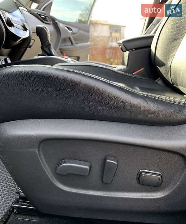 Внедорожник / Кроссовер Nissan Rogue Sport 2017 в Киеве