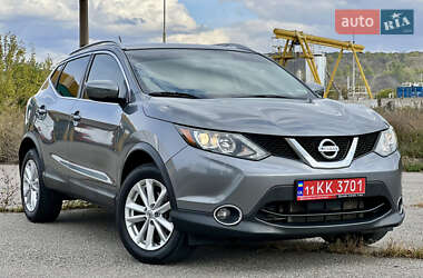 Позашляховик / Кросовер Nissan Rogue Sport 2017 в Горішніх Плавнях