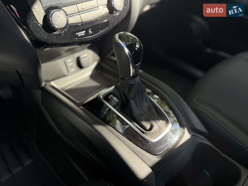 Внедорожник / Кроссовер Nissan Rogue Sport 2017 в Одессе