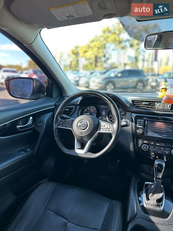 Позашляховик / Кросовер Nissan Rogue Sport 2017 в Білогородці