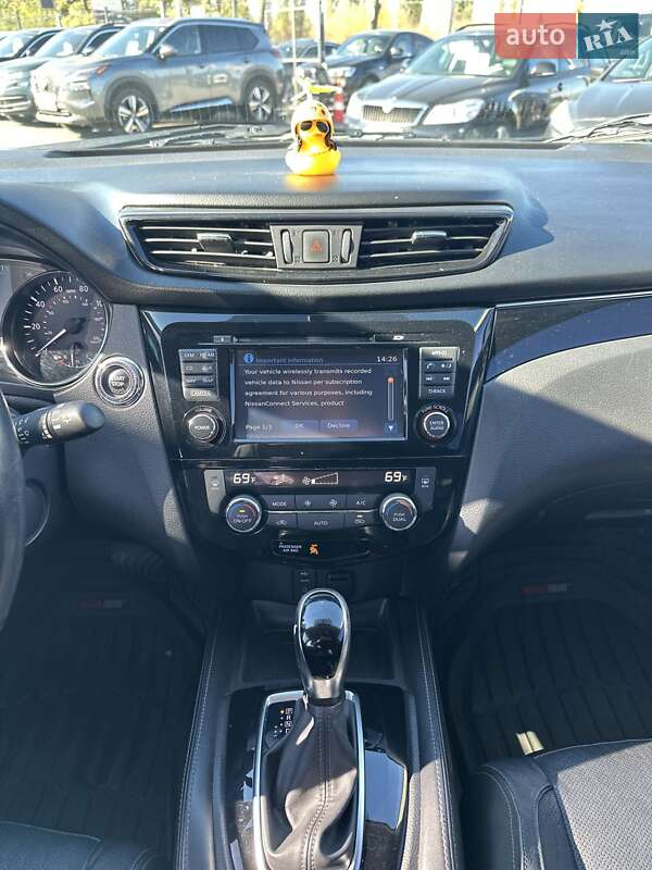 Позашляховик / Кросовер Nissan Rogue Sport 2017 в Білогородці