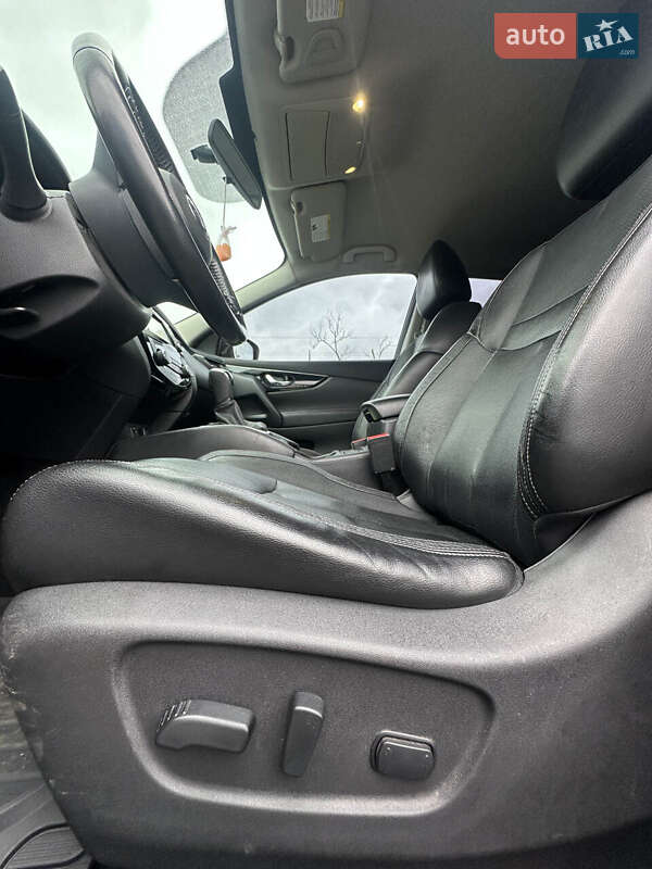 Позашляховик / Кросовер Nissan Rogue Sport 2017 в Білогородці