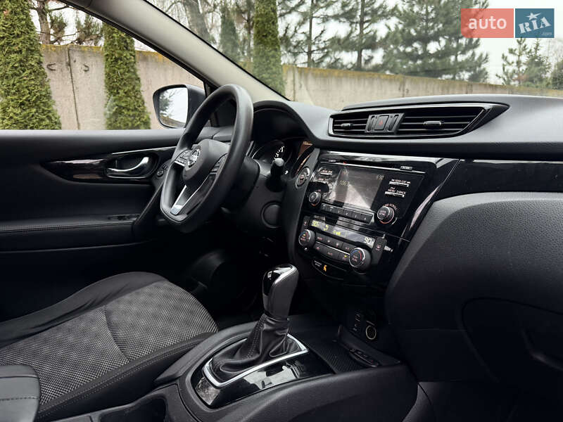 Внедорожник / Кроссовер Nissan Rogue Sport 2018 в Лубнах