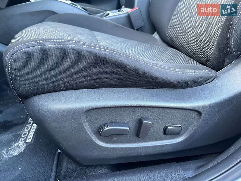 Позашляховик / Кросовер Nissan Rogue Sport 2017 в Івано-Франківську