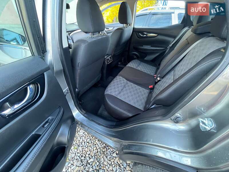 Позашляховик / Кросовер Nissan Rogue Sport 2017 в Івано-Франківську