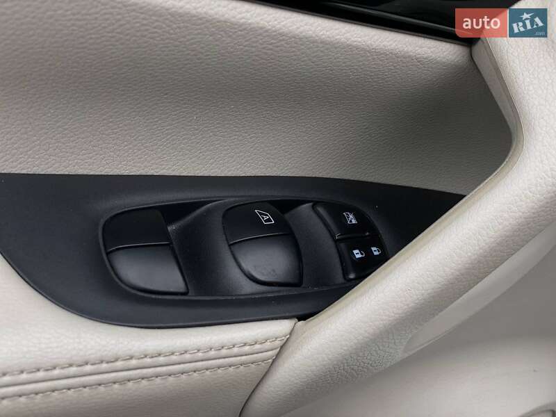 Внедорожник / Кроссовер Nissan Rogue Sport 2017 в Киеве фото 20 Внедорожник / Кроссовер Nissan Rogue Sport 2017 в Киеве