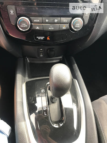 Позашляховик / Кросовер Nissan Rogue 2015 в Києві