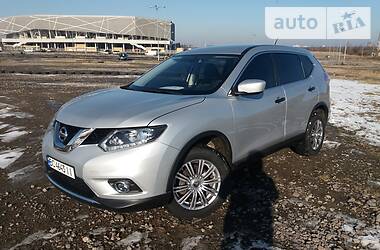 Позашляховик / Кросовер Nissan Rogue 2015 в 